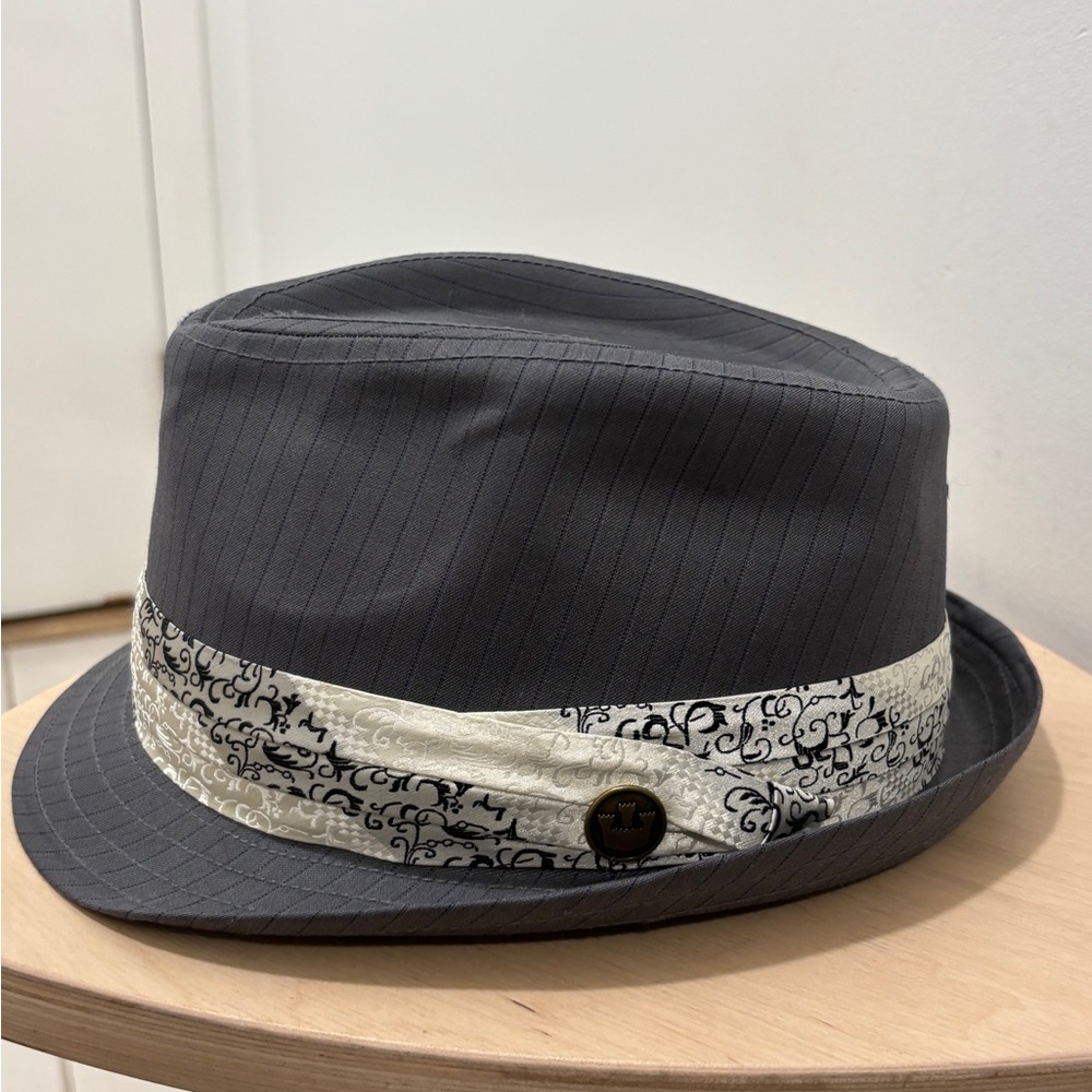 Goorin Bros Gray Fedora with Patterned Band. Size Large